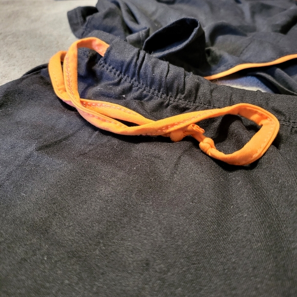 NEW! Women's Gnome Pajama Set By born Black Button Shirt & Pants M - Picture 3 of 7